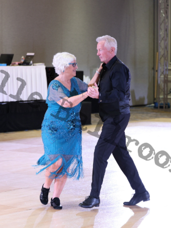 Pair of dancers dancing