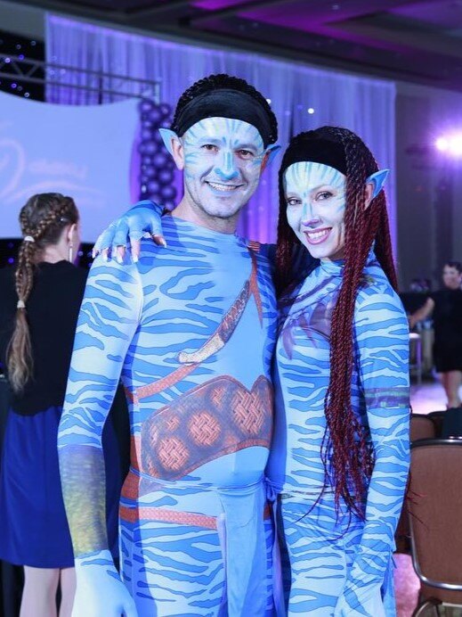 2 performers in avatar costumes