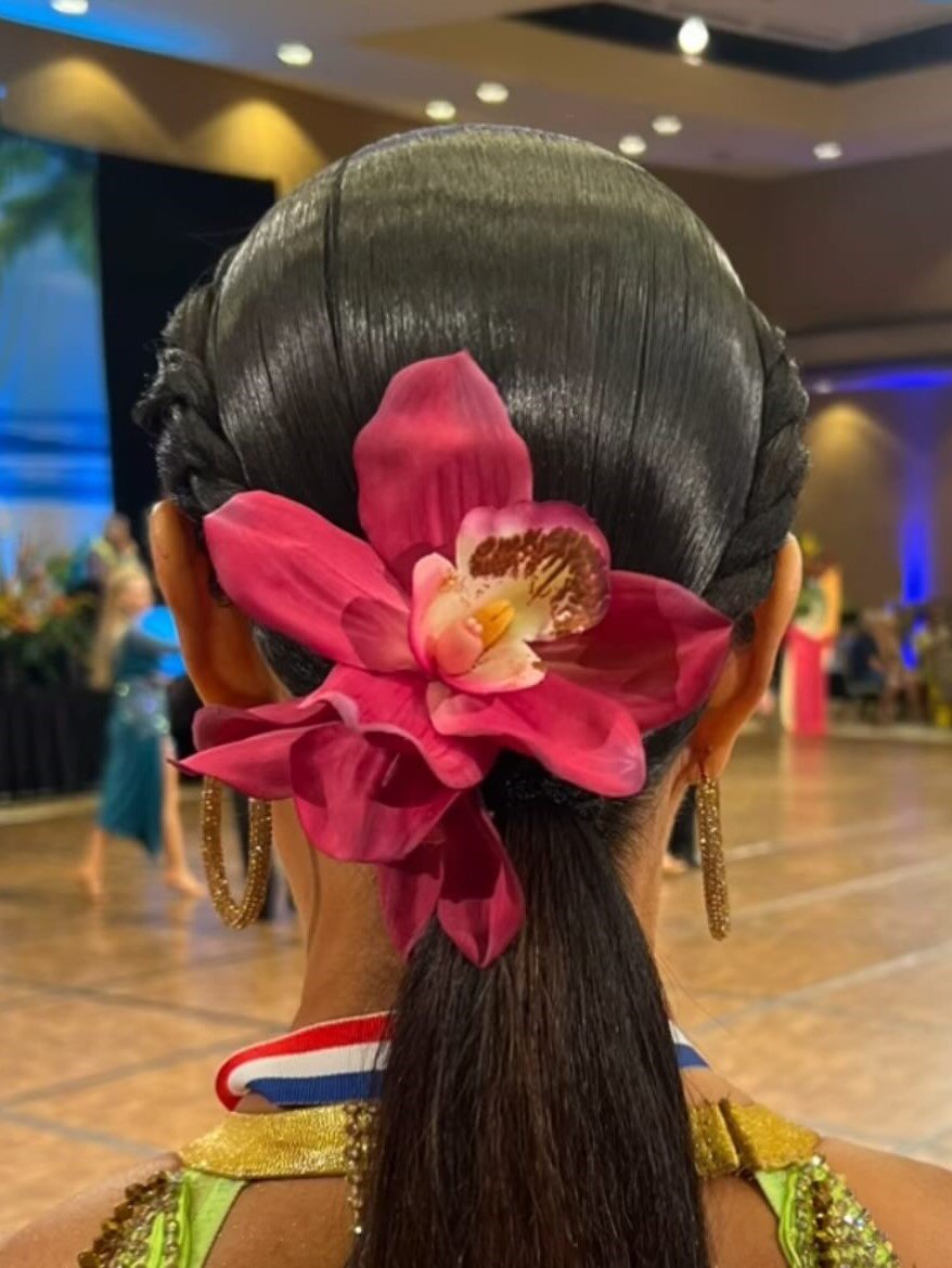 Hawaii-themed hairstyle