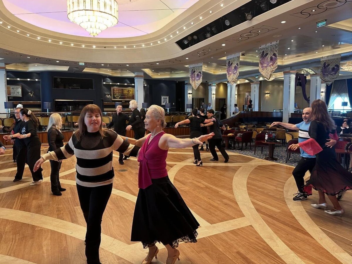 Dancing on dancefloor