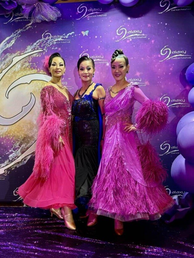 3 ladies